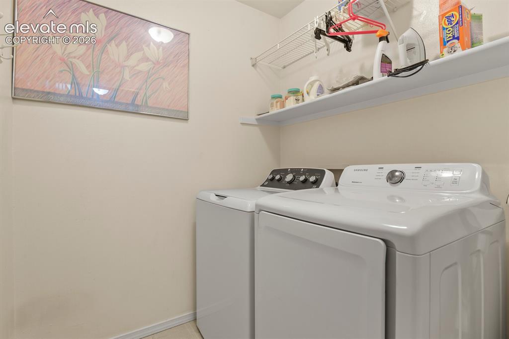 Image 14 of 25: Laundry