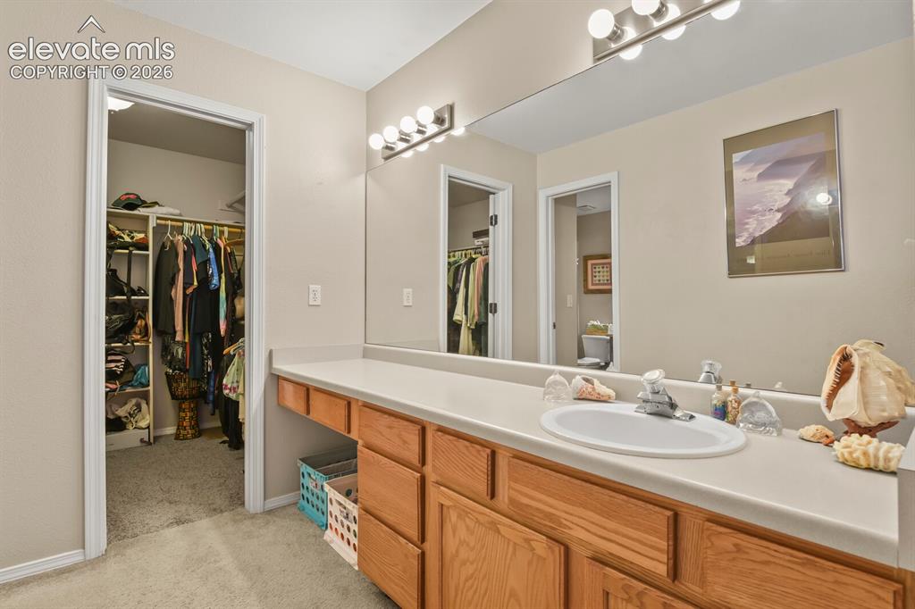 Image 17 of 25: Bathroom