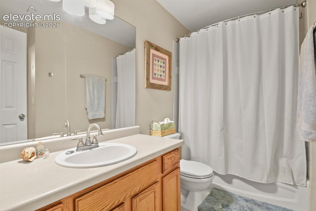 Image 19 of 25: Bathroom
