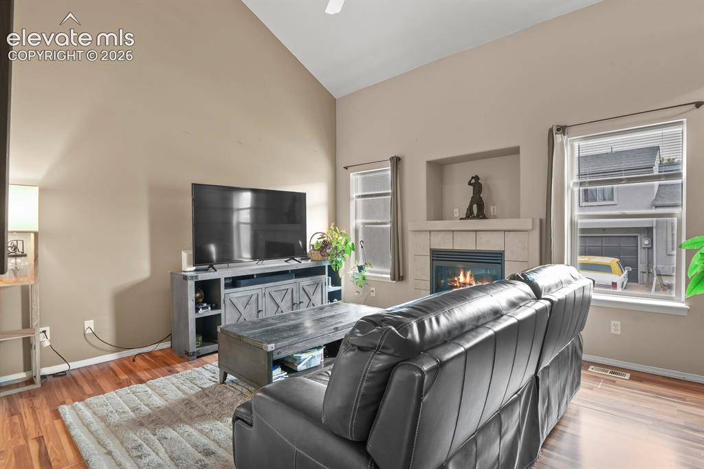 Image 4 of 25: Living Room