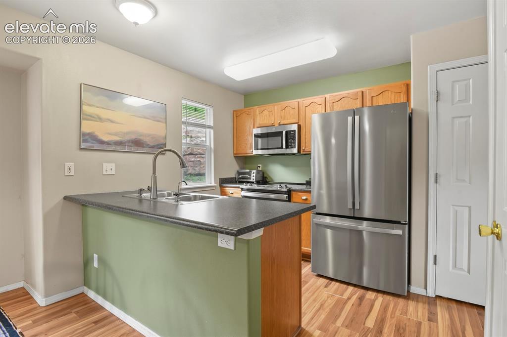Image 9 of 25: Kitchen