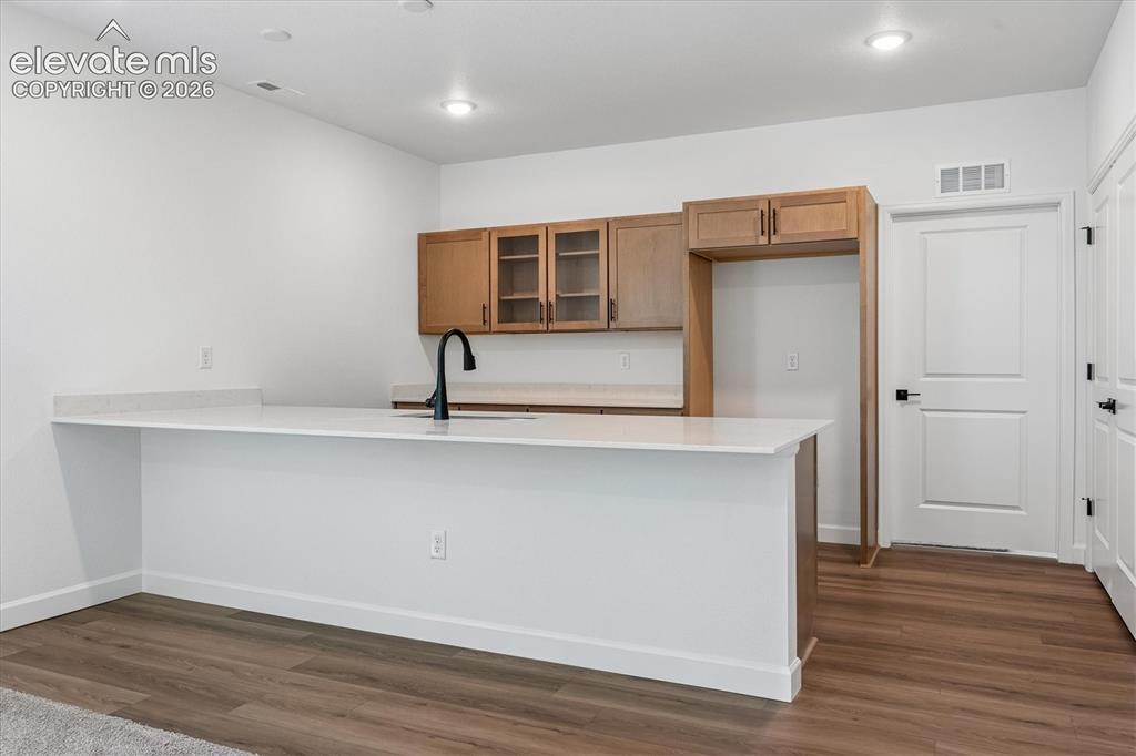 Image 15 of 24: Kitchen