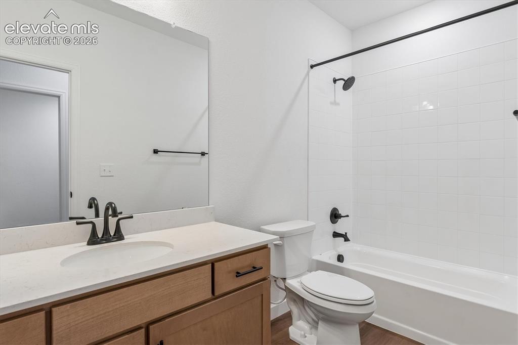 Image 17 of 24: Bathroom