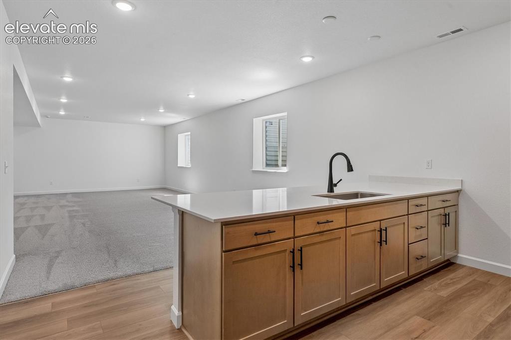 Image 19 of 24: Kitchen