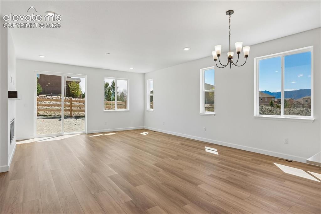 Image 6 of 24: Dining Area