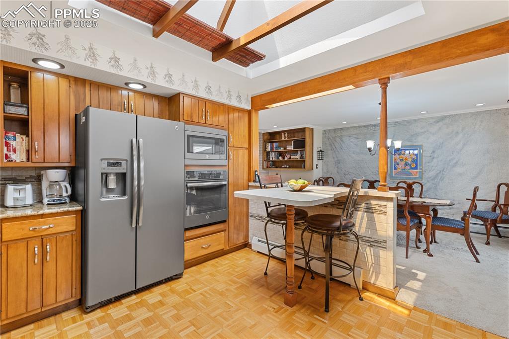 Image 13 of 44: Kitchen