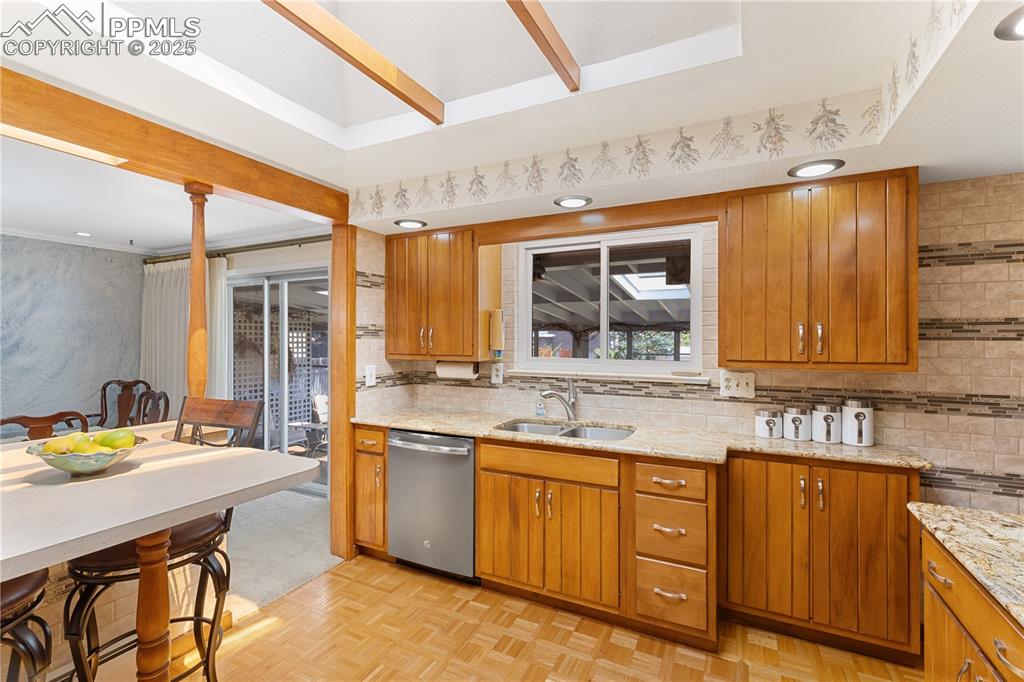 Image 15 of 44: Kitchen