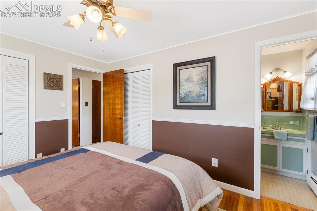 Image 18 of 44: Bedroom