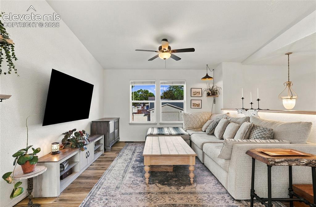 Image 5 of 30: Living Room