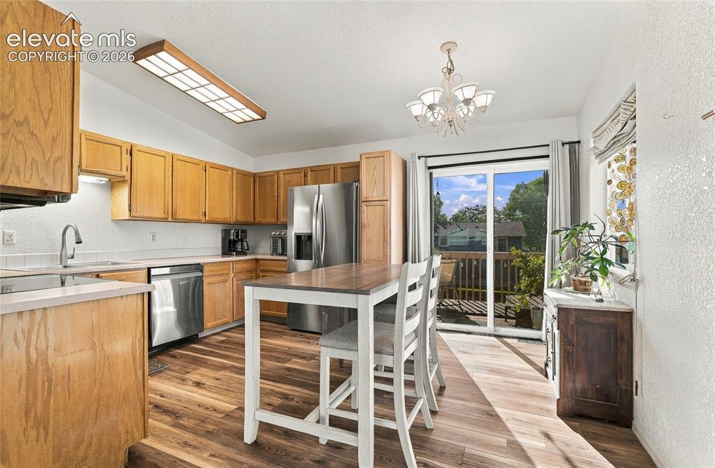 Image 8 of 30: Kitchen
