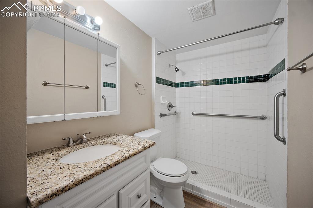 Image 13 of 29: Bathroom