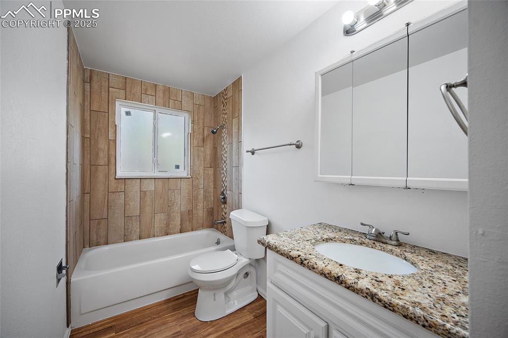 Image 14 of 29: Bathroom