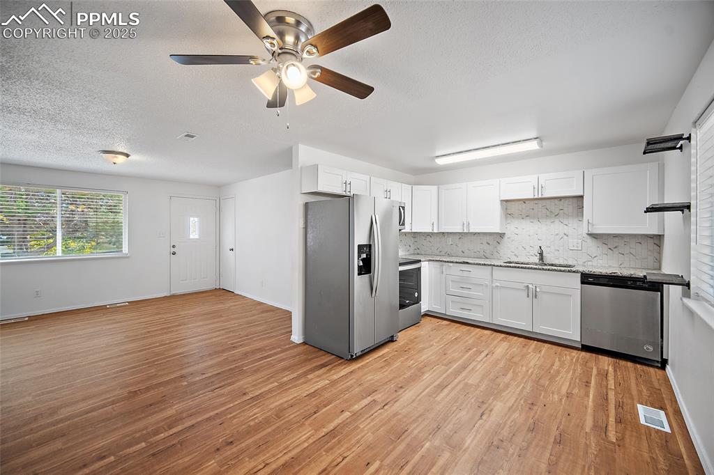 Image 3 of 29: Kitchen