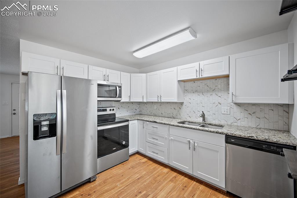 Image 4 of 29: Kitchen