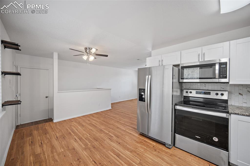 Image 8 of 29: Kitchen