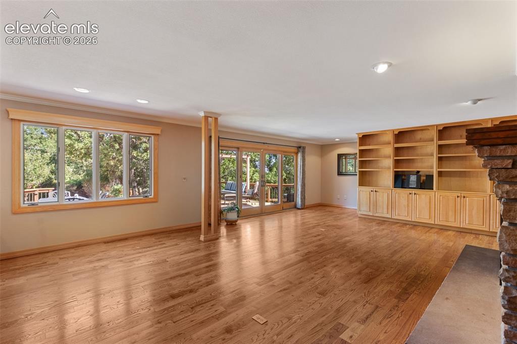 Image 14 of 47: Large windows for lots of natural light