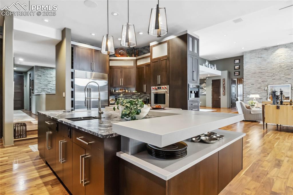 Image 11 of 48: Exquisite Kitchen!
