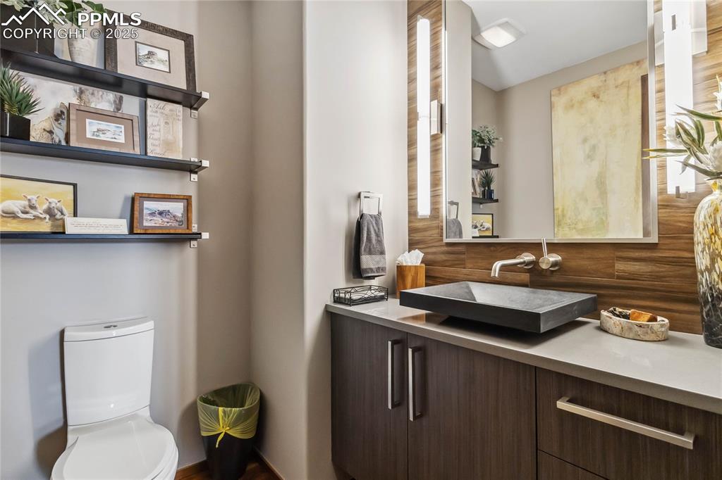 Image 33 of 48: Main Floor half bathroom.