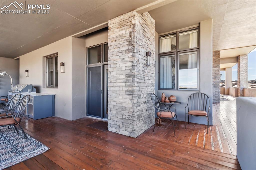 Image 42 of 48: Wrap around deck!