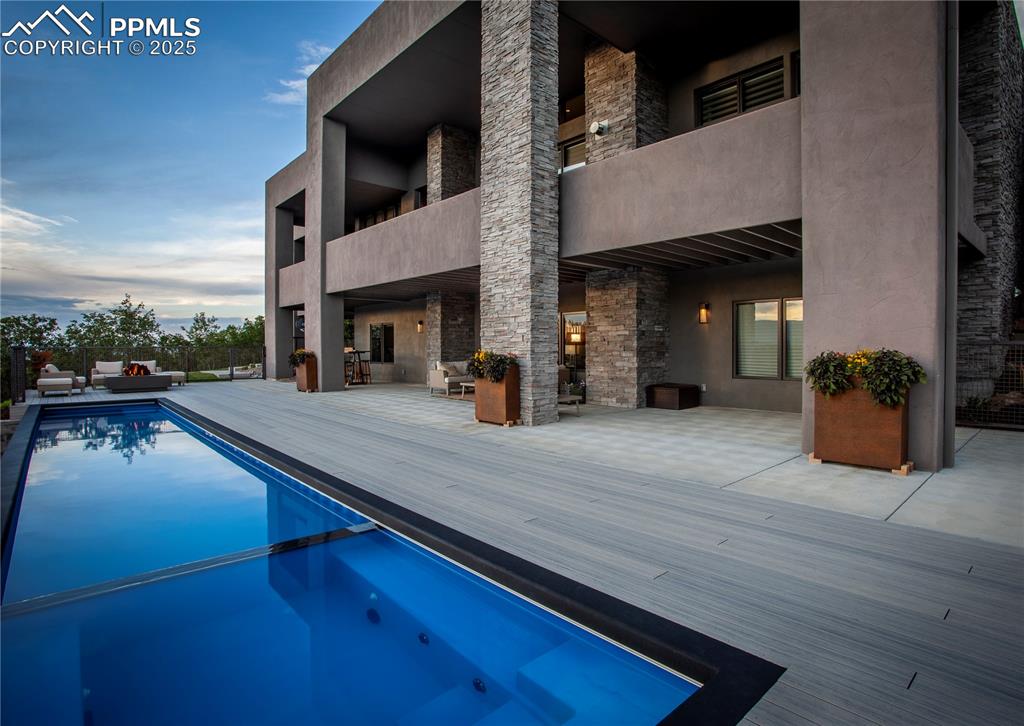 Image 45 of 48: Beautiful area to relax with friends and family!