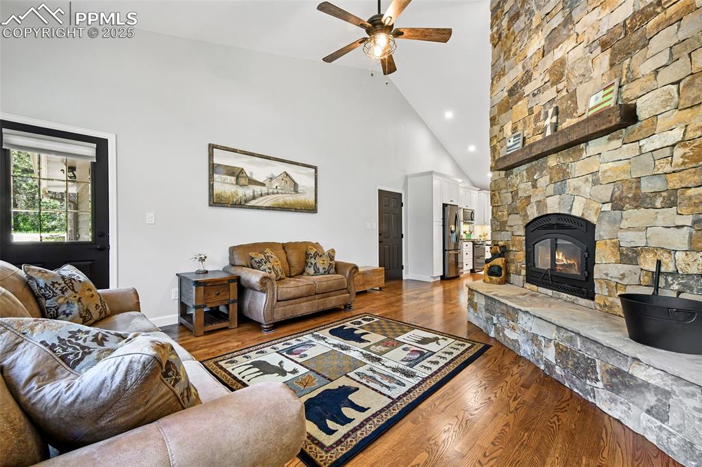 Image 14 of 50: Walkout family room