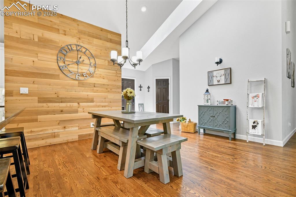 Image 8 of 50: Substantial space for dining table