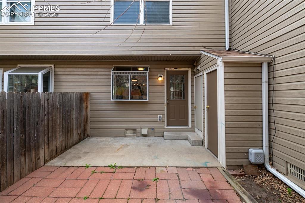 Image 28 of 28: Entry