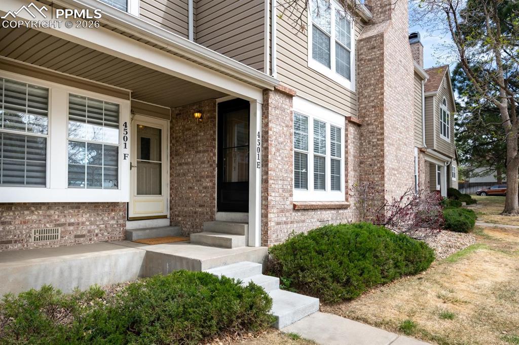 Image 4 of 28: Entry