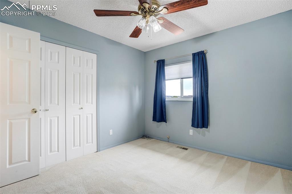 Image 13 of 26: Secondary bedroom