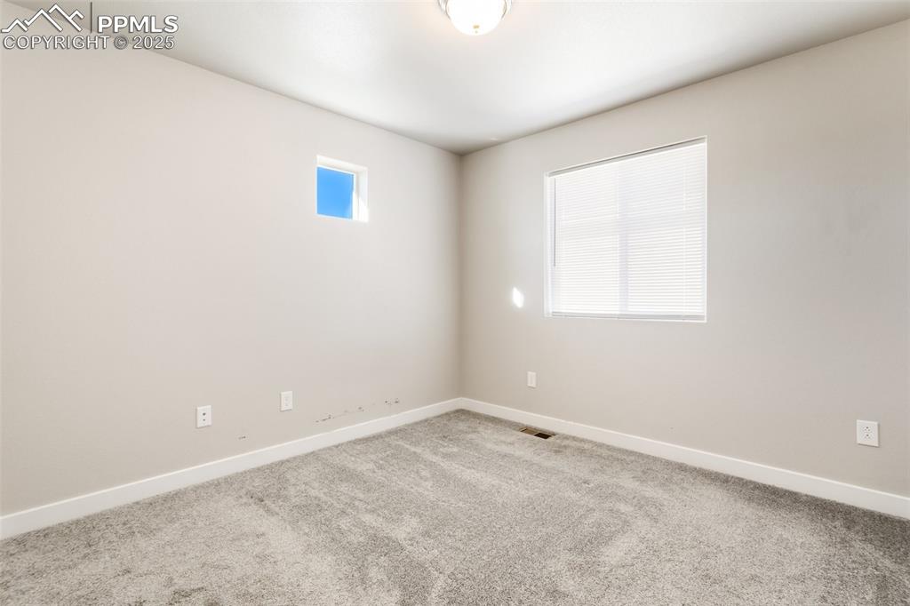 Image 16 of 29: Bedroom