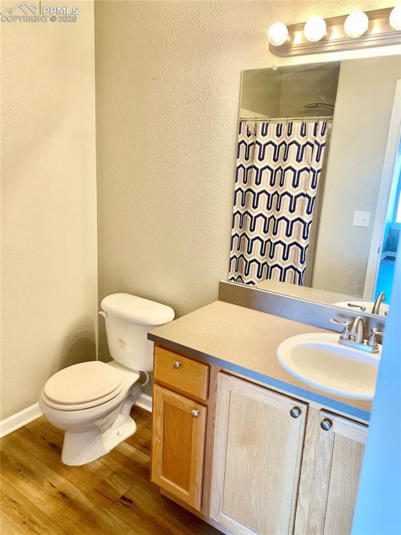 Image 14 of 21: Adjacent bathroom to bedroom 2