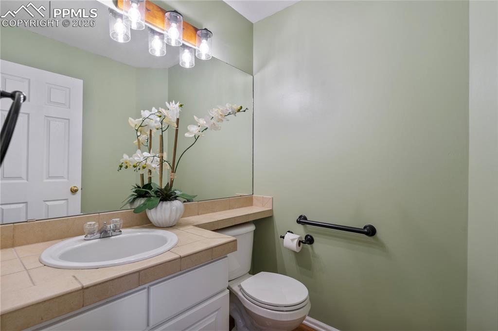 Image 15 of 28: Powder Bath