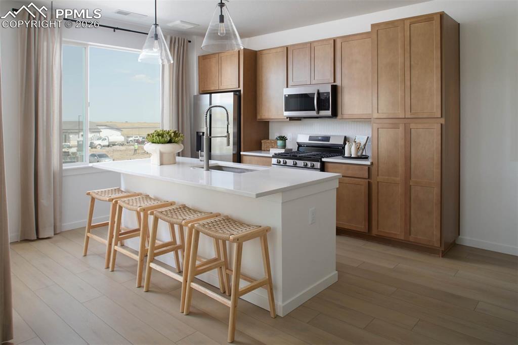 Image 4 of 7: Kitchen
