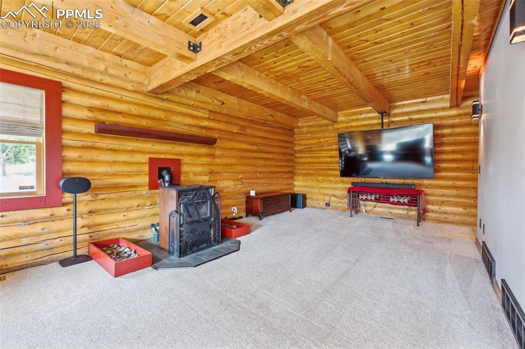 Image 11 of 40: Living Room