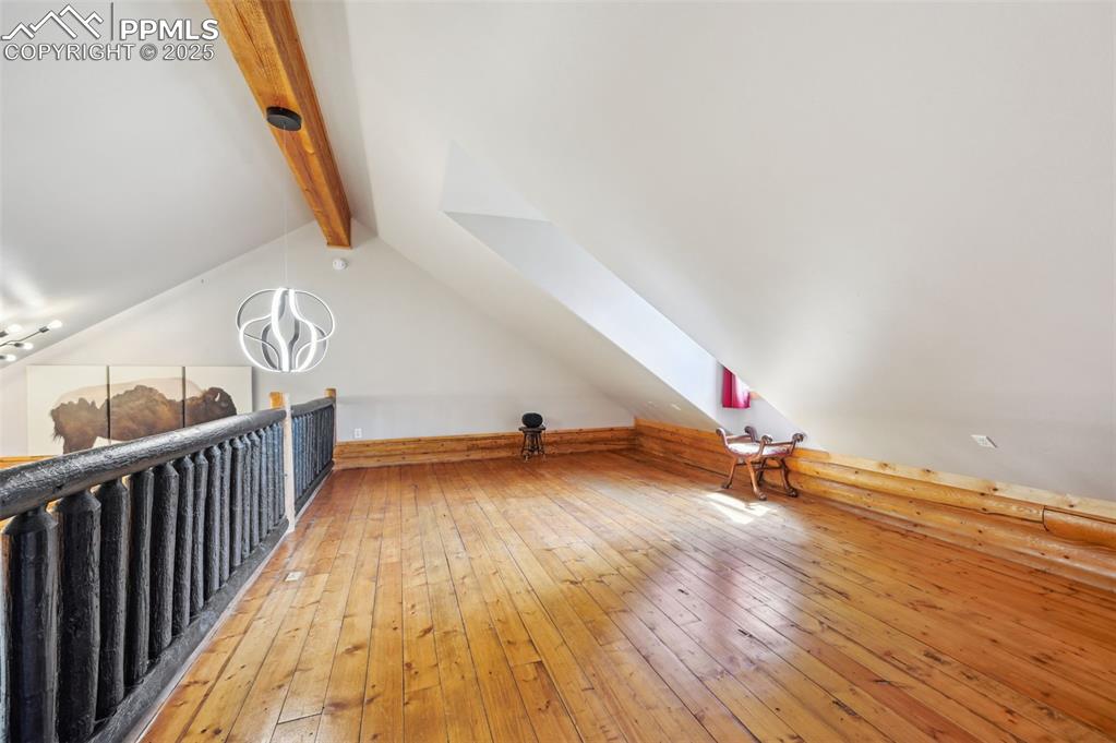 Image 19 of 40: Bonus Room