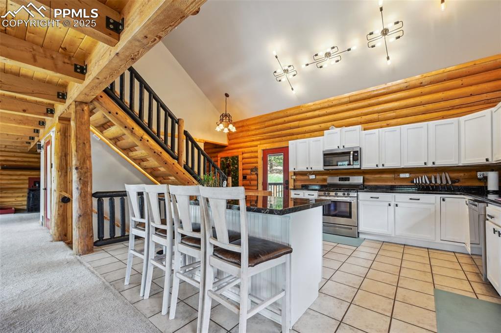 Image 5 of 40: Kitchen