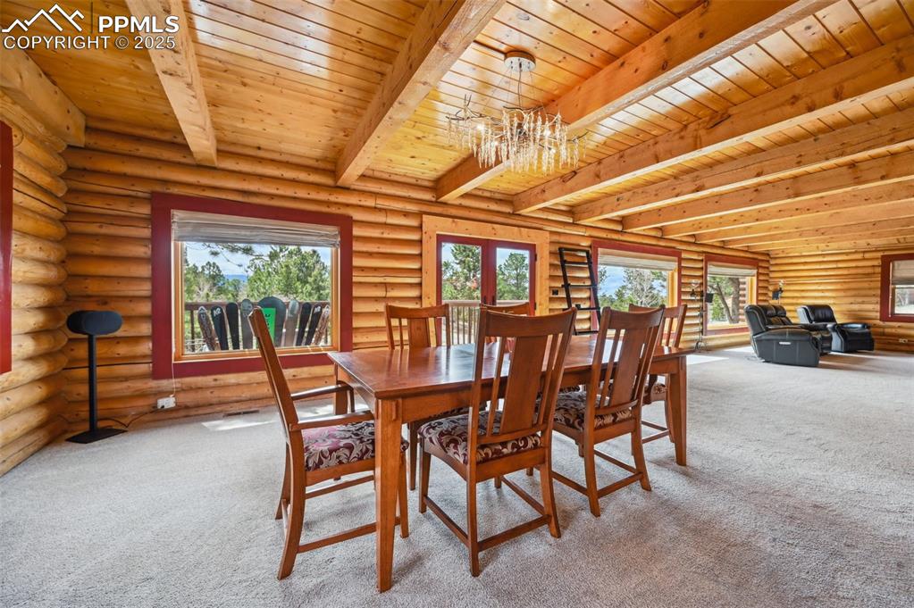 Image 9 of 40: Dining Area