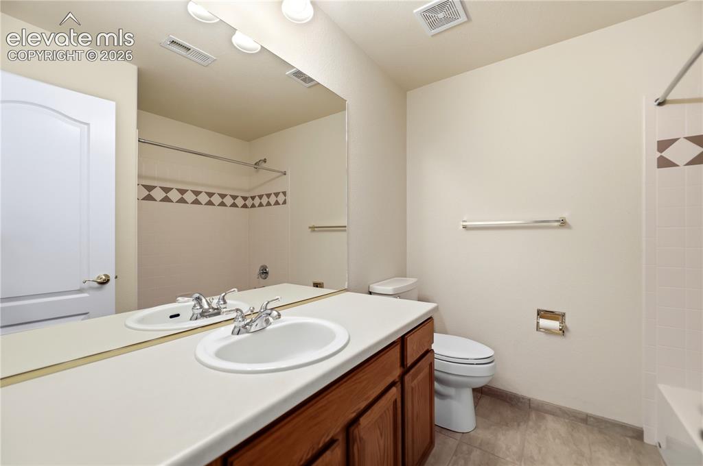 Image 46 of 50: Bathroom
