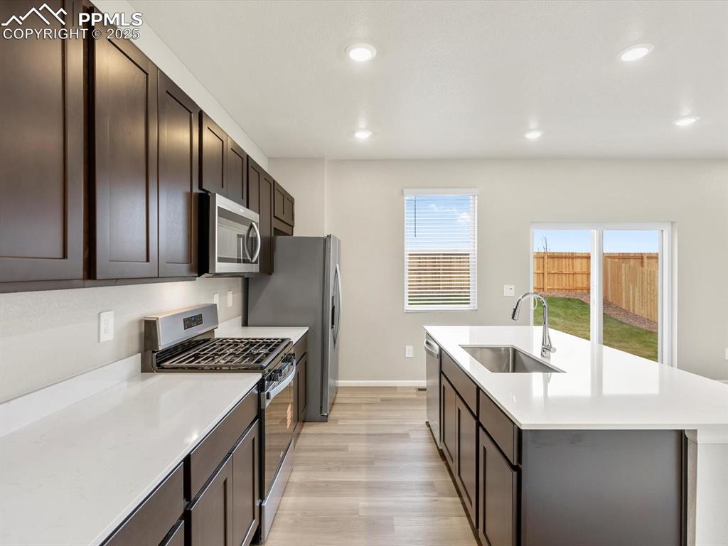 Image 10 of 25: Kitchen