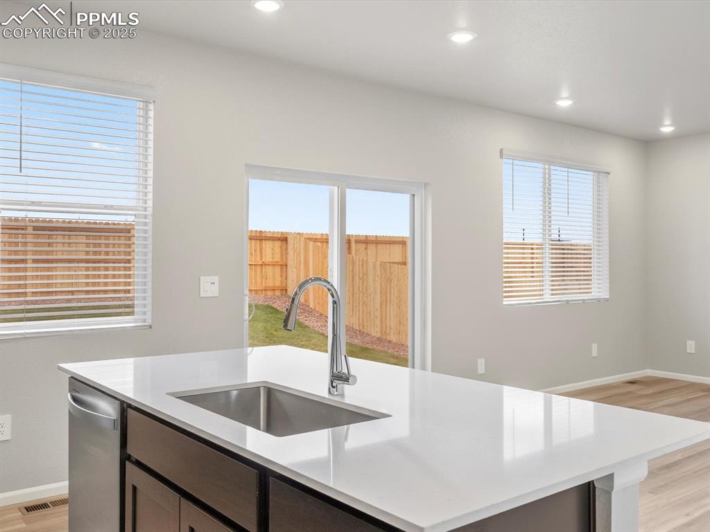 Image 12 of 25: Kitchen