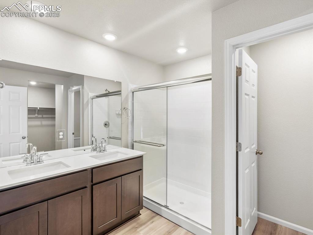 Image 20 of 25: Bathroom