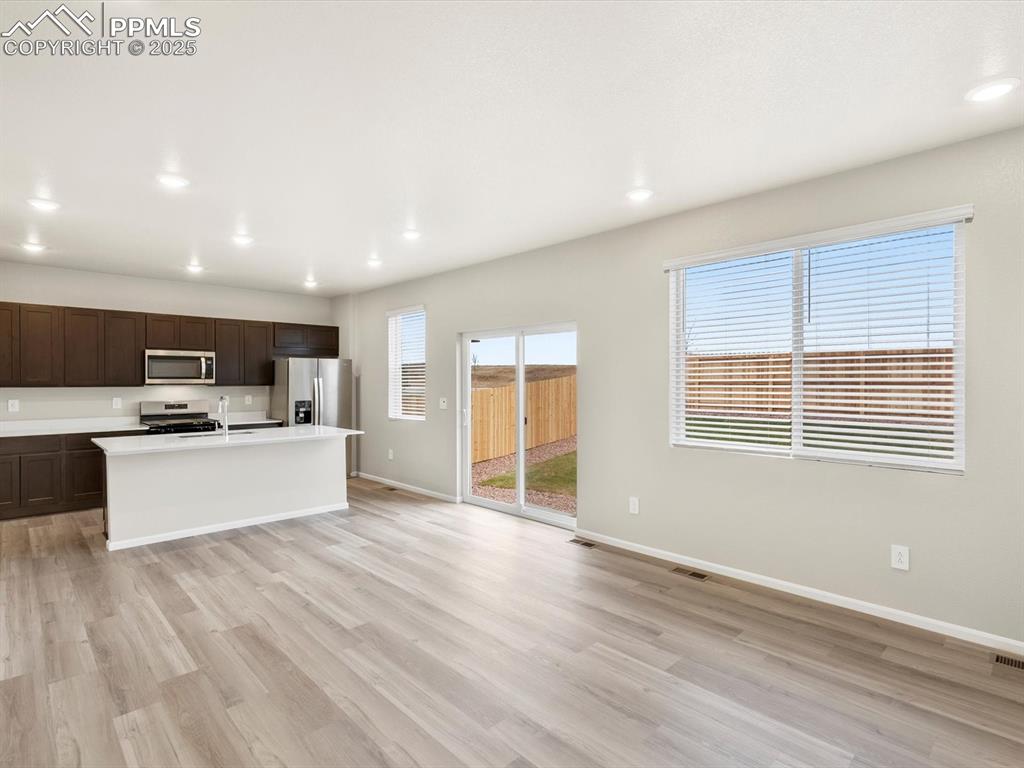 Image 5 of 25: Kitchen