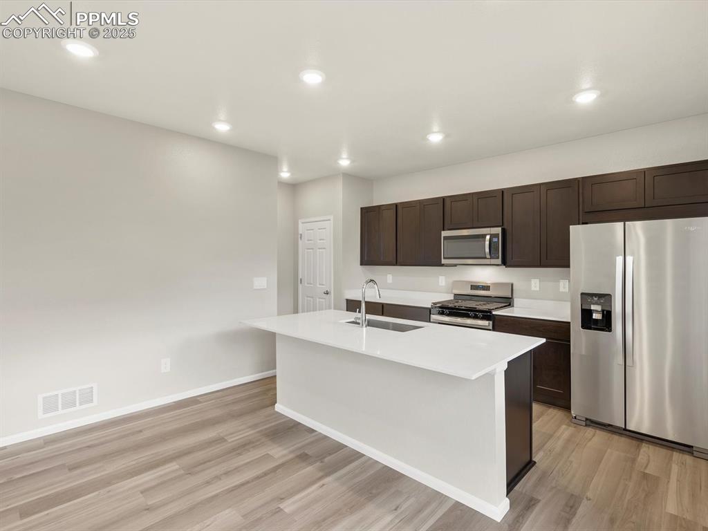 Image 8 of 25: Kitchen