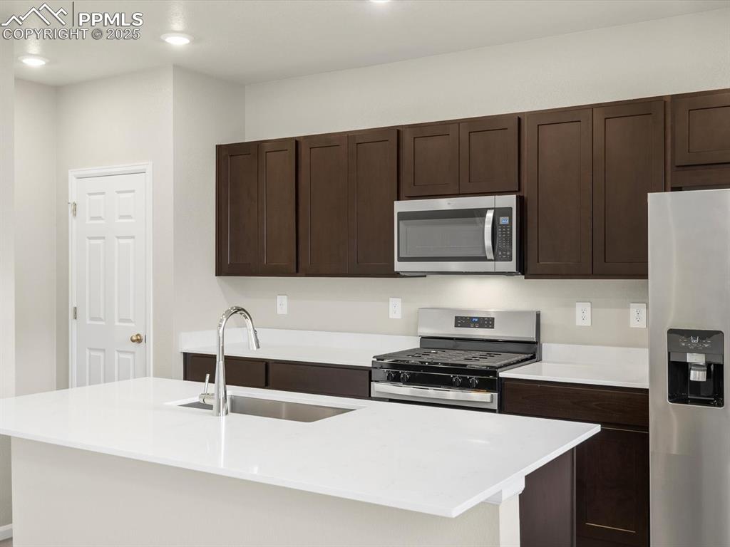 Image 9 of 25: Kitchen