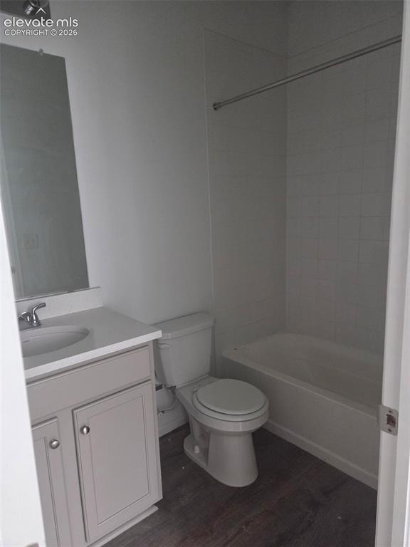 Image 10 of 15: Bathroom