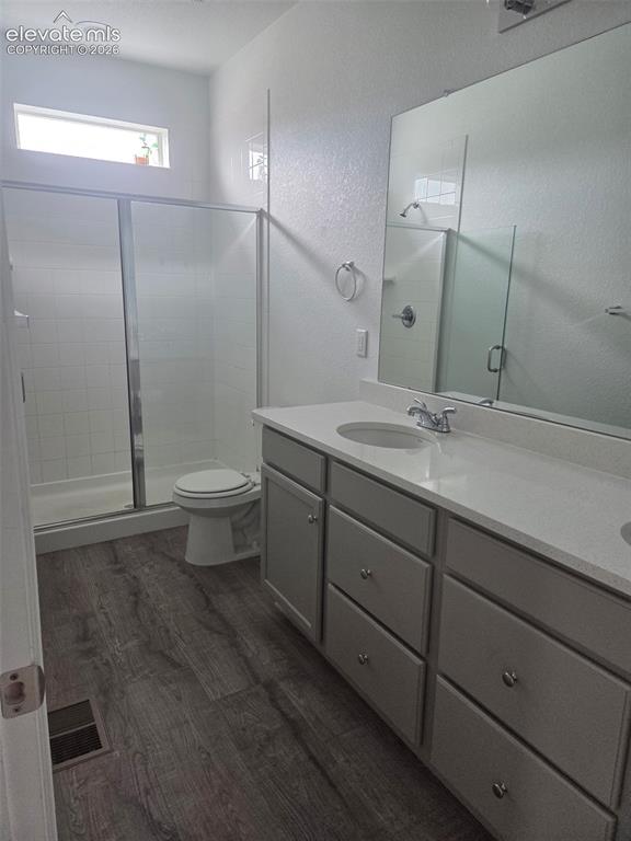 Image 5 of 15: Bathroom