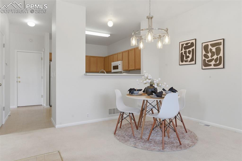 Image 14 of 44: Dining Area