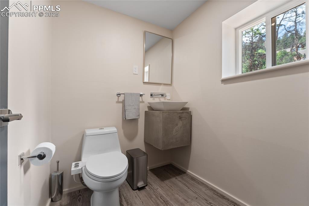 Image 18 of 31: Bathroom