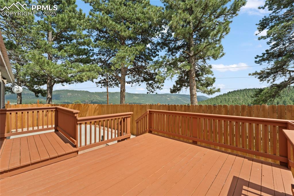 Image 25 of 31: Deck