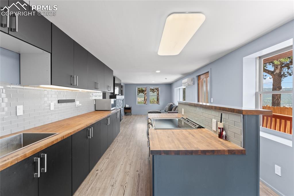 Image 6 of 31: Kitchen